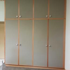 Einbauschrank Mit Massivholzkannte